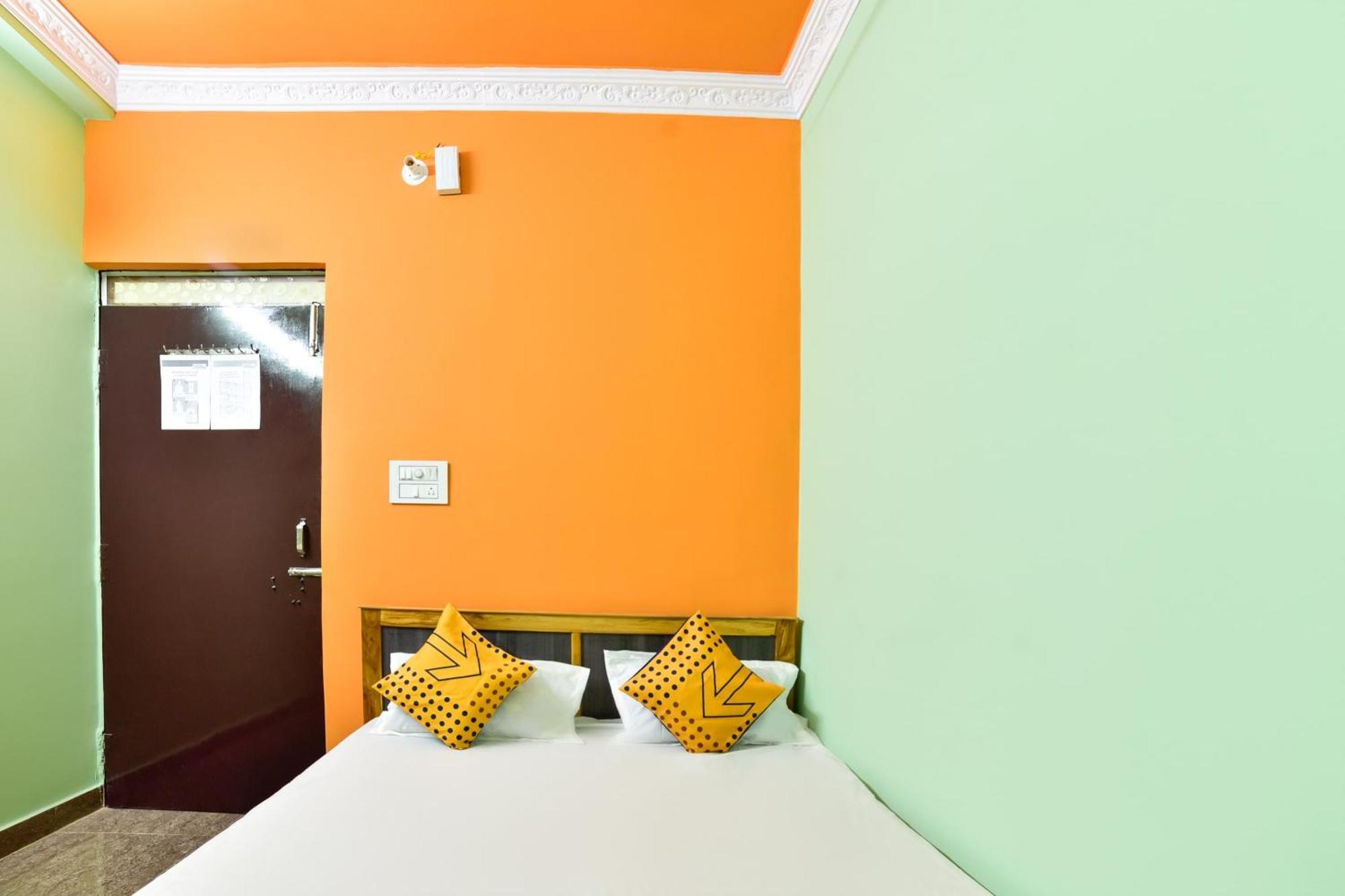 פאטנה Spot On Devlok Guest House מראה חיצוני תמונה