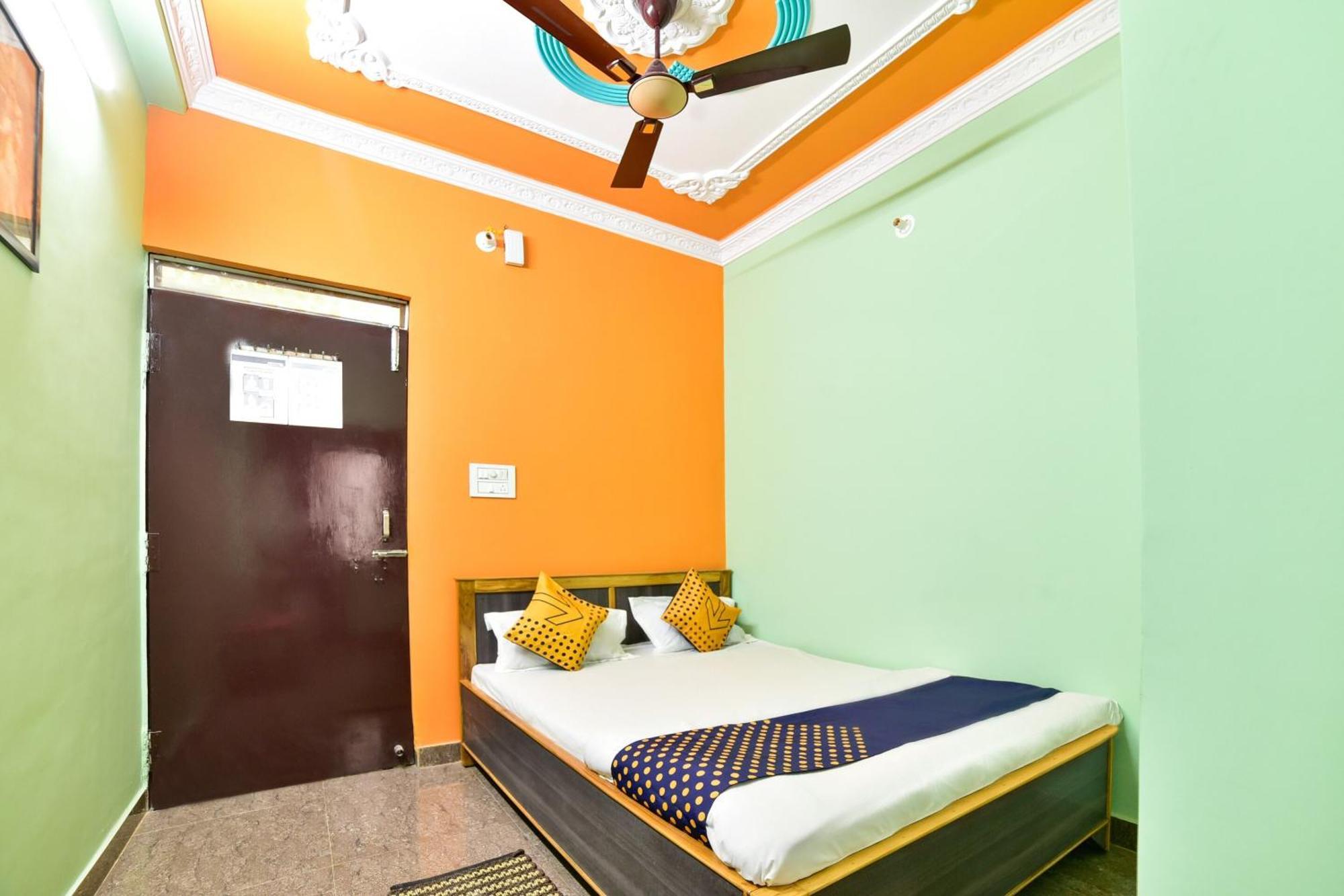פאטנה Spot On Devlok Guest House מראה חיצוני תמונה