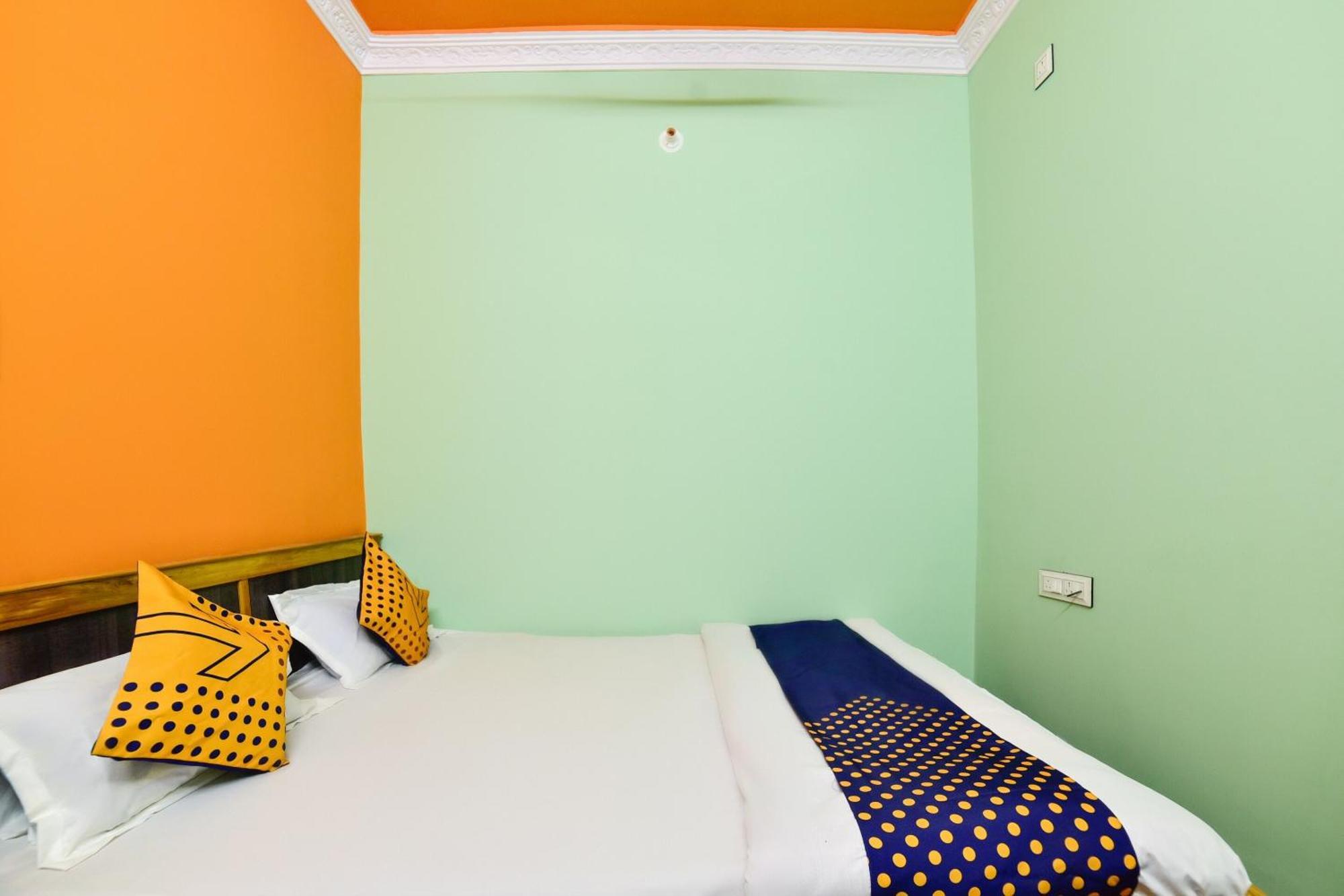 פאטנה Spot On Devlok Guest House מראה חיצוני תמונה